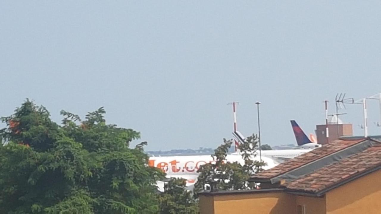 B&B "Gabriel&Melissa" Airport View - Nuova - Ristrutturato Gennaio 2022 Tessera Extérieur photo