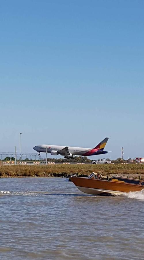 B&B "Gabriel&Melissa" Airport View - Nuova - Ristrutturato Gennaio 2022 Tessera Extérieur photo